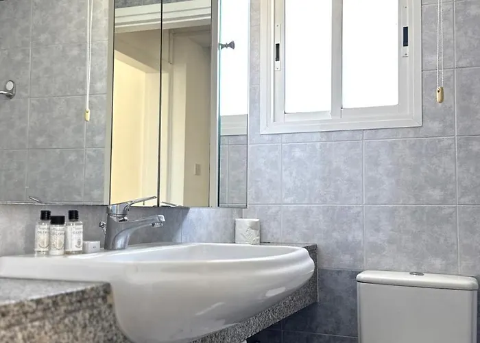 Modern 3bdr_top Floor_lux_suite_balcony * Λεμεσός